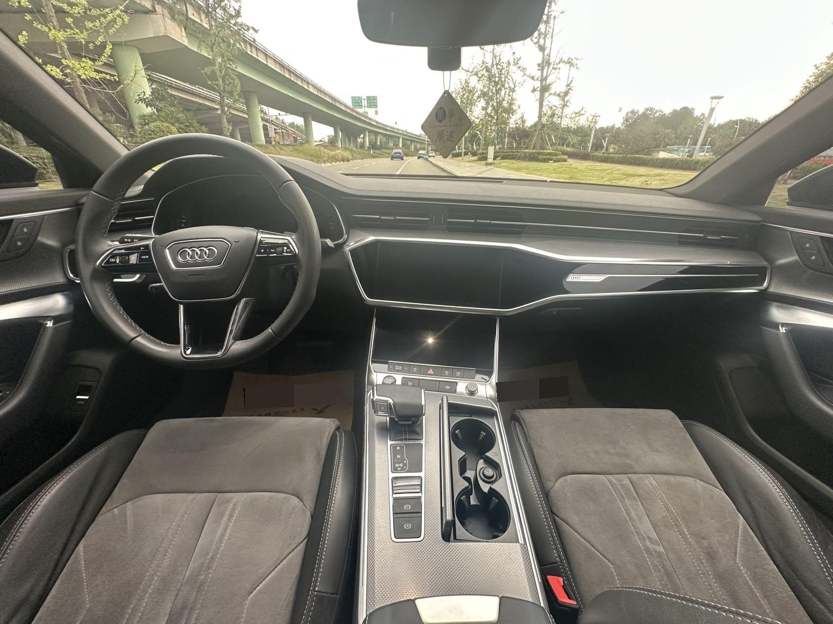 Audi A6L 2021 40 TFSI Deluxe Dynamic 6
