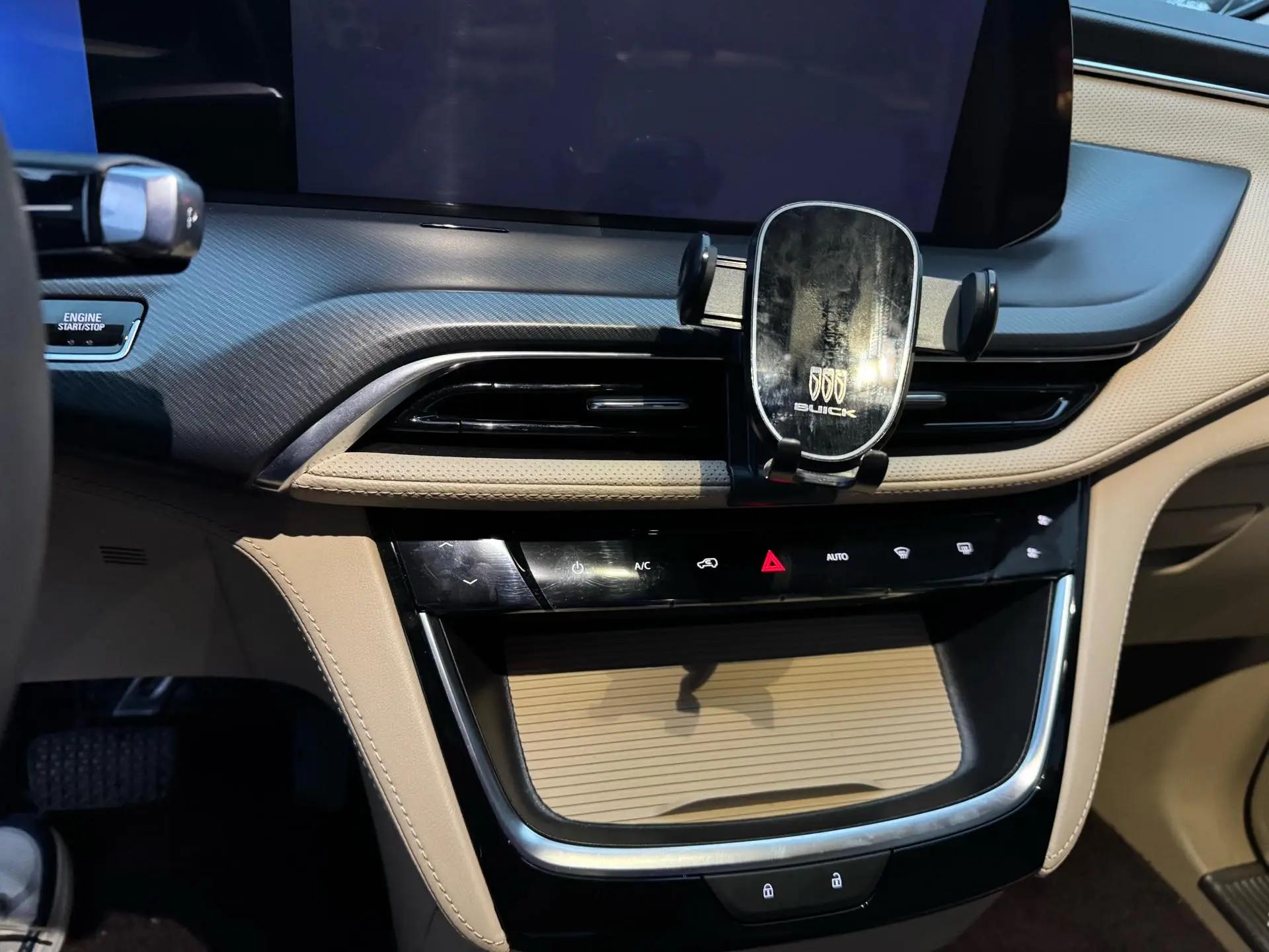 Buick 2025 GL8 Land Business Cabin 2.0T Enjoyment Version Automatic 3