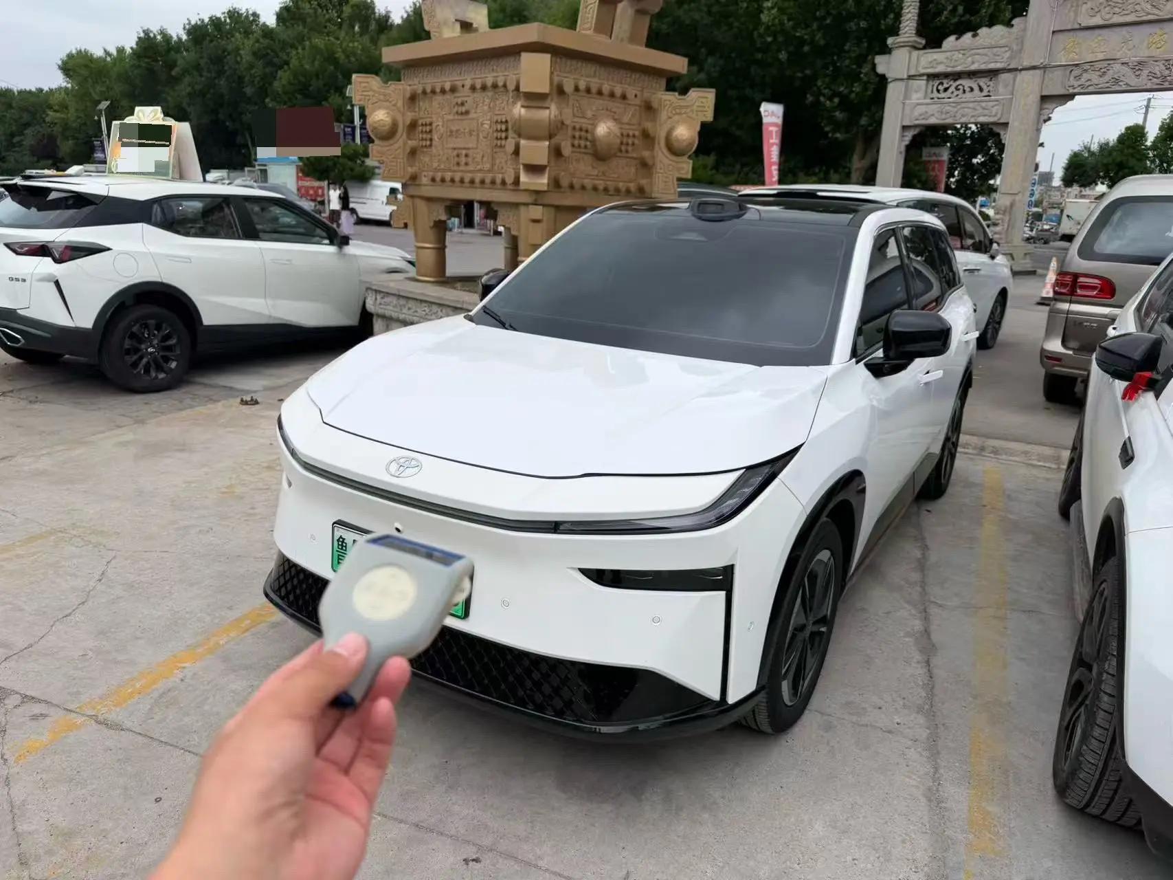 打开图片灯箱:Toyota 2025 Platinum Intelligence 3X 520 Pro Advanced Intelligence Driving Edition Automatic Gear