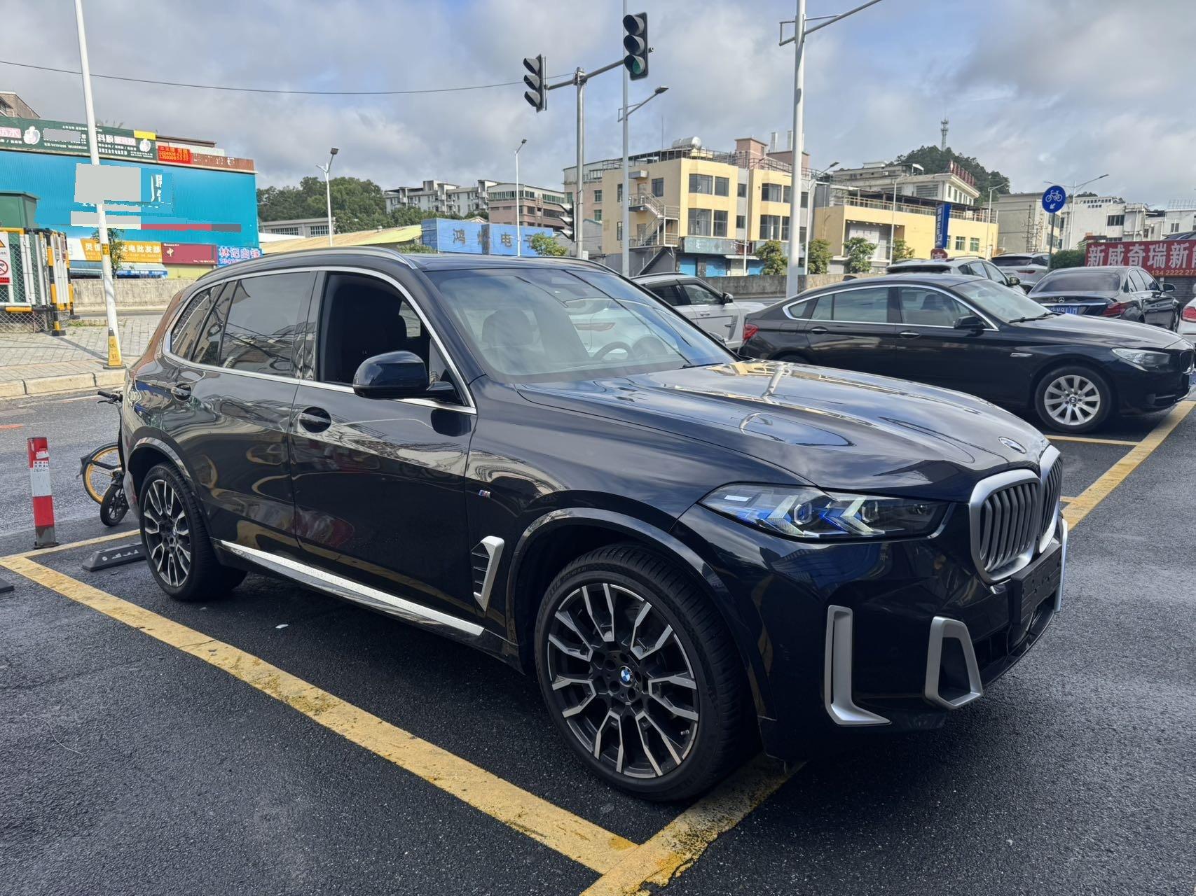 BMW 2025 X5 xDrive40Li 48V 3.0T M sports obsidian night suit automatic gear 3