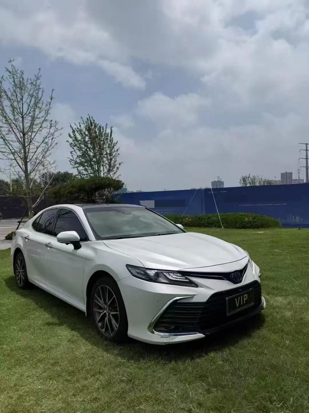 Toyota 2023 Camry Dual Engine 2.5HG CVT Luxury Edition Automatic 3