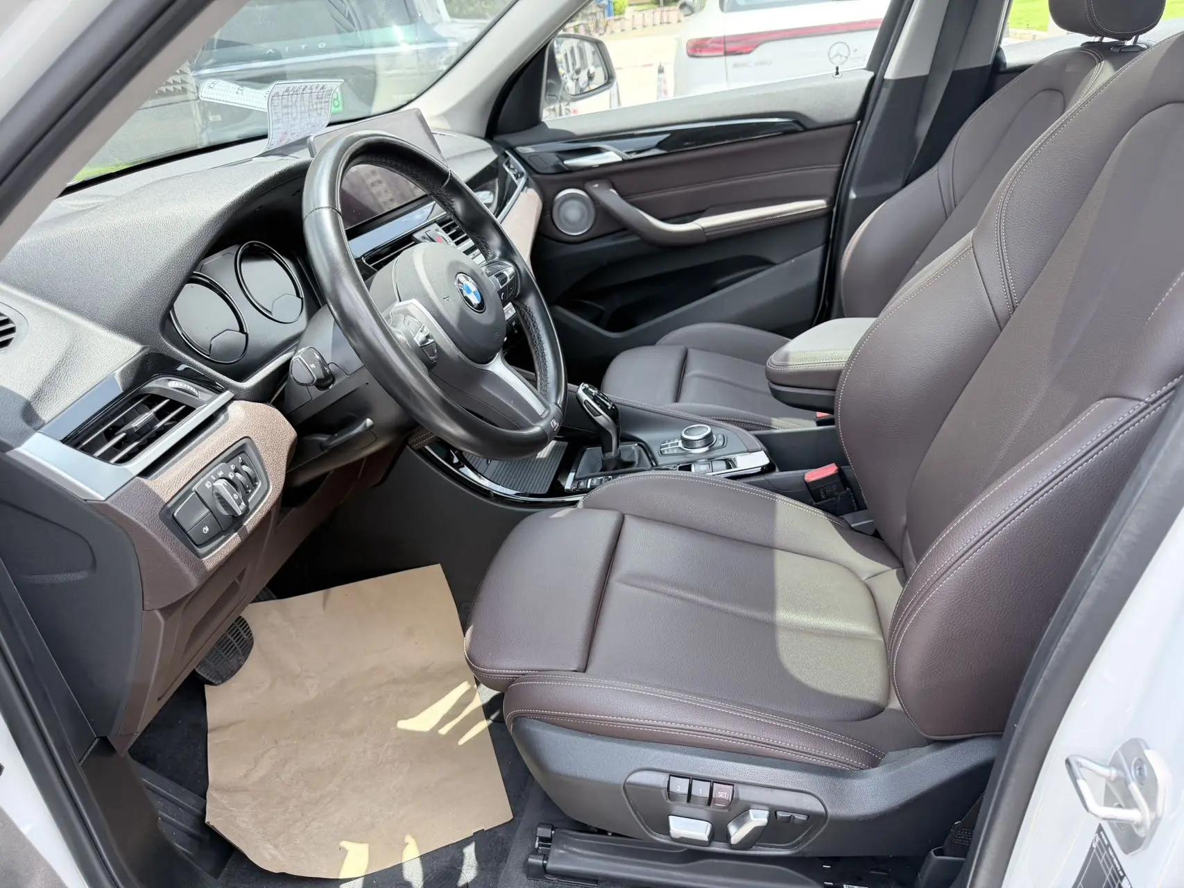 BMW X1 2022 sDrive20Li exclusive type 2
