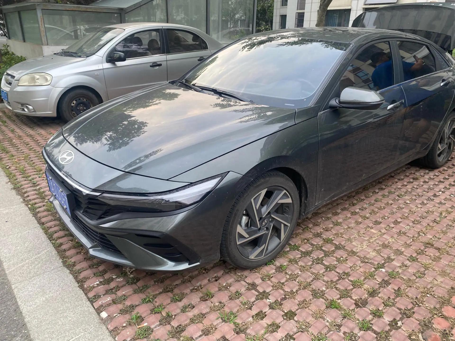 Elantra 2023 1.5L CVT LUX Premium Edition