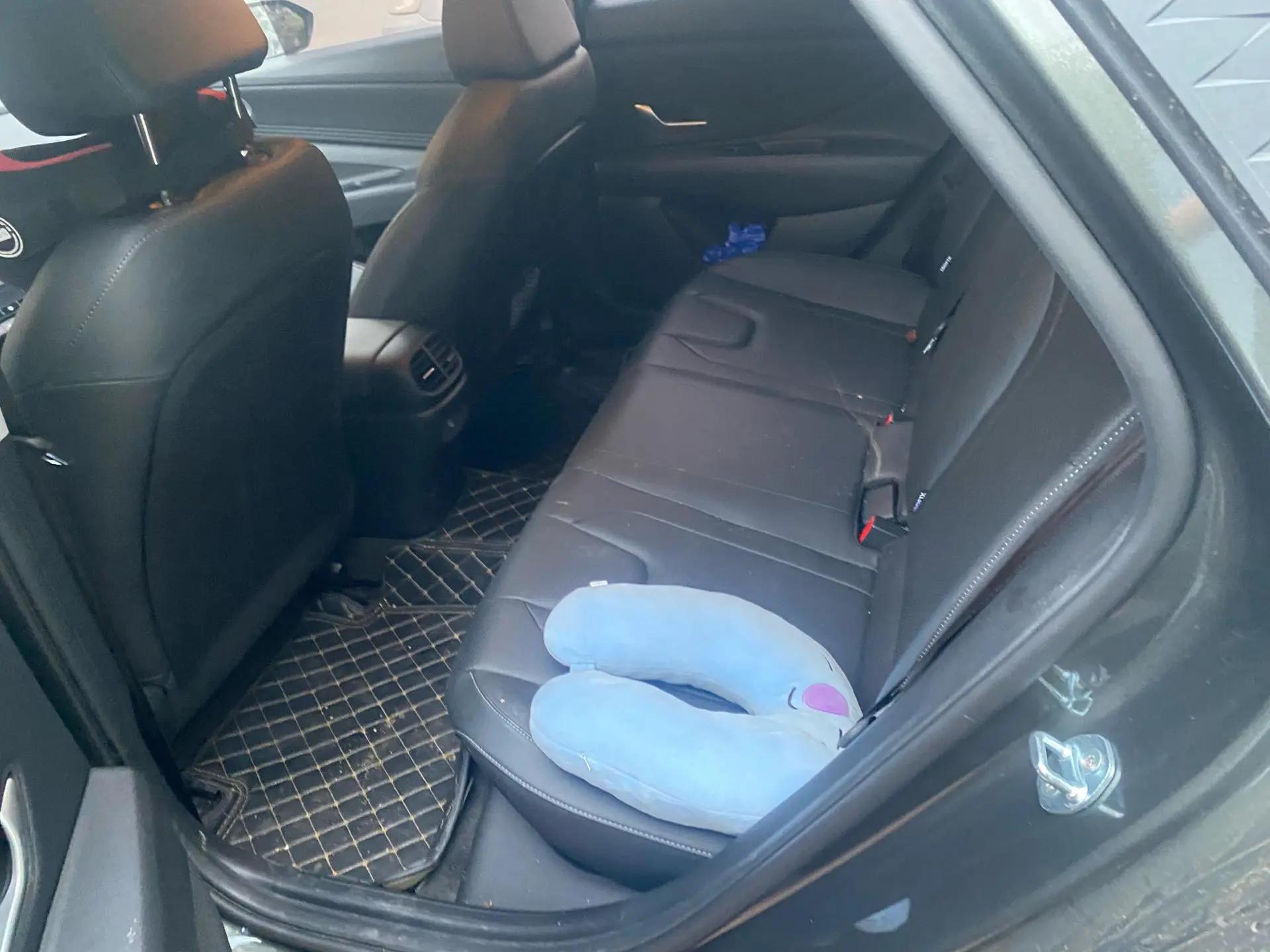 Elantra 2023 1.5L CVT LUX Premium Edition 5