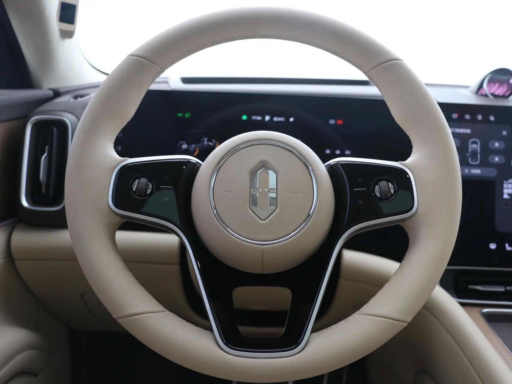 AITO 2025 Model AITO M9 Range-Extended Ultra Version 52kWh 6-Seater Automatic 4