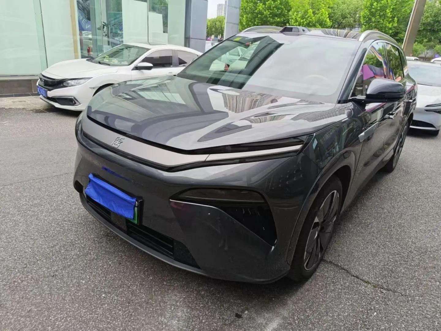 Tang L 2025 EV 600KM Four-Wheel-Drive Laser Radar Flagship Model
