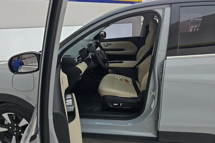 WuLing 2024 Plantronics PLUS 330km Five-seat Edition Automatic Gear 3