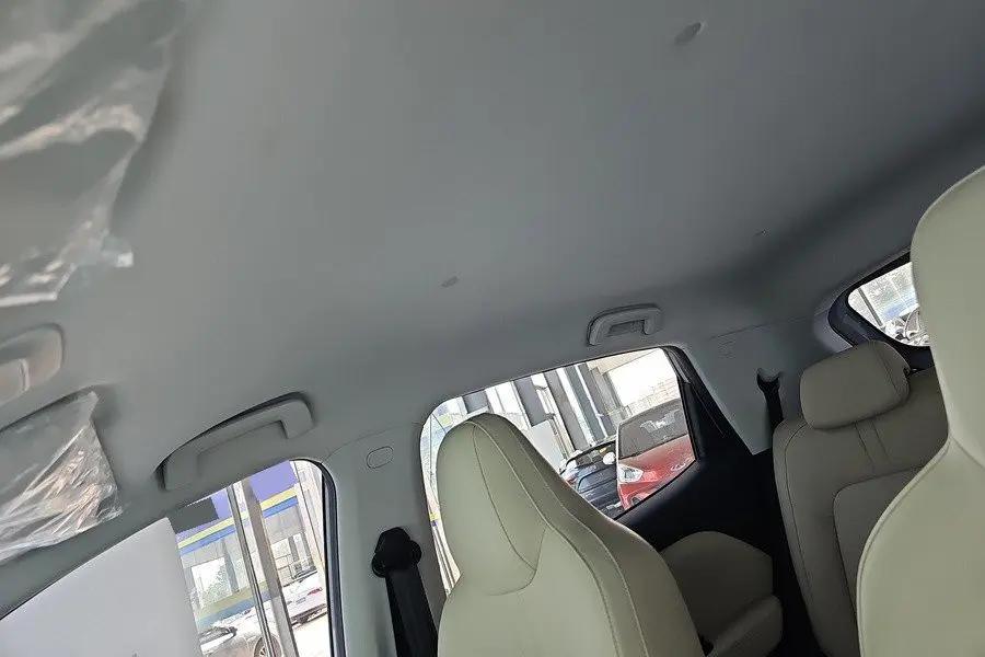 WuLing 2024 Plantronics PLUS 330km Five-seat Edition Automatic Gear 5