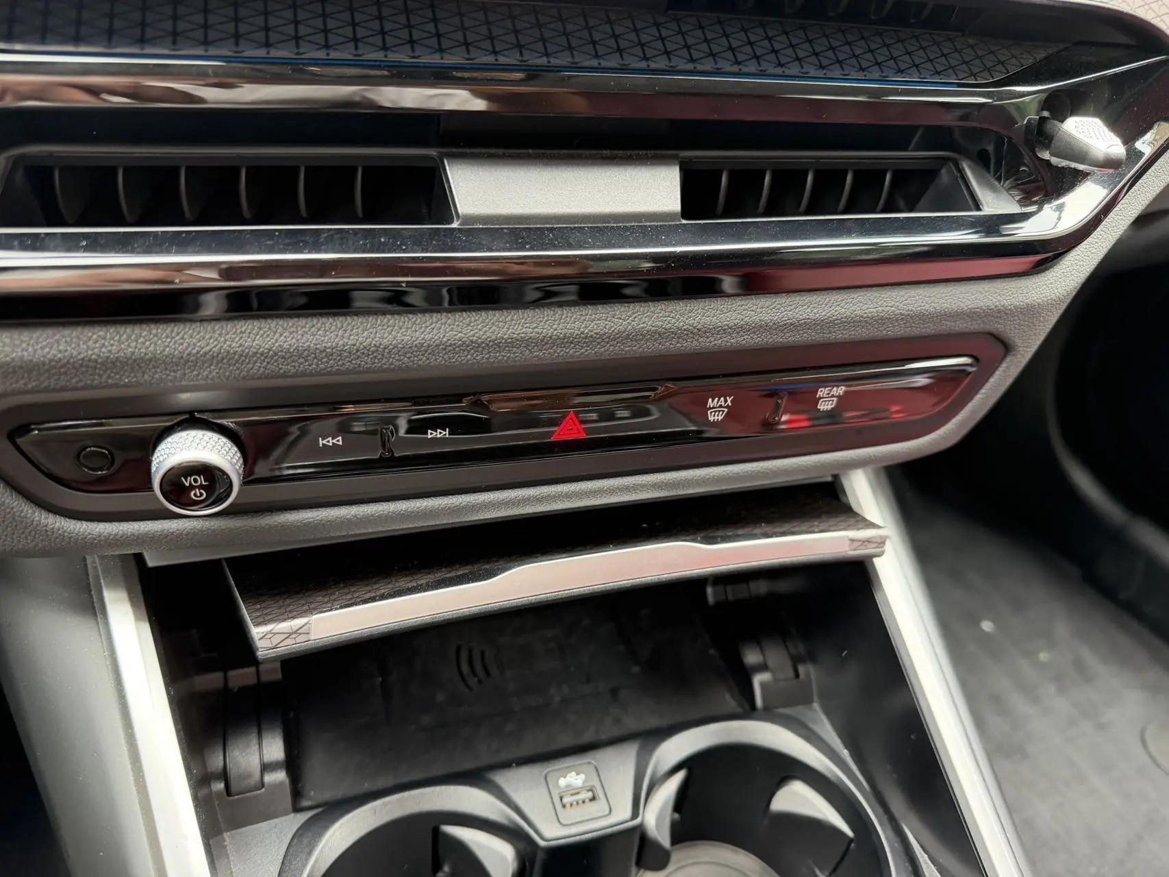 BMW 2025 i3 eDrive 40 L obsidian night suit automatic gear 6
