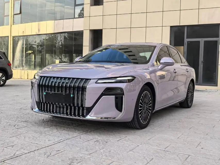 Открыть галерею: Roewe 2025 M7 DMH 1.5 160km Premium Edition Automatic Gear