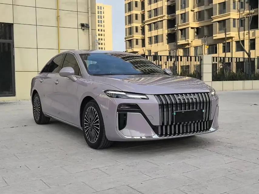 Roewe 2025 M7 DMH 1.5 160km Premium Edition Automatic Gear 3