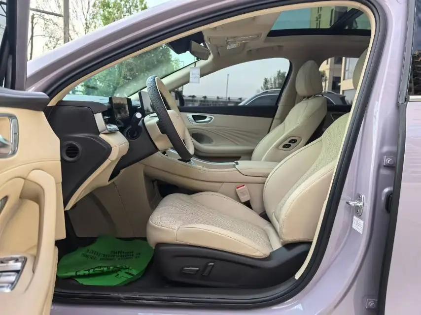 Roewe 2025 M7 DMH 1.5 160km Premium Edition Automatic Gear 4