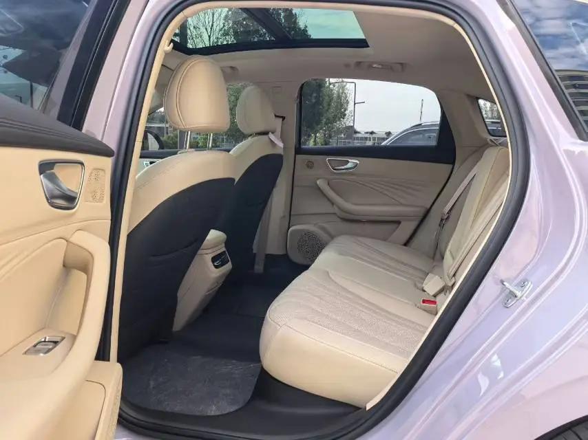 Roewe 2025 M7 DMH 1.5 160km Premium Edition Automatic Gear 5