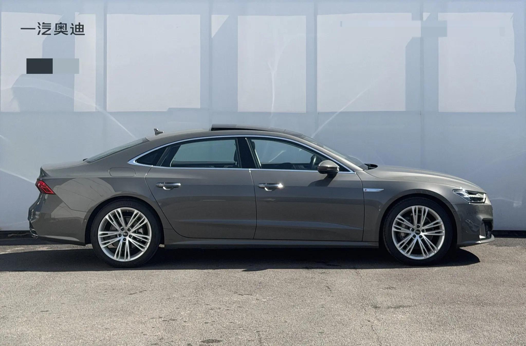 Audi 2024 A7L 2.0TFSI 45TFSI Quattro Luxury Automatic 2