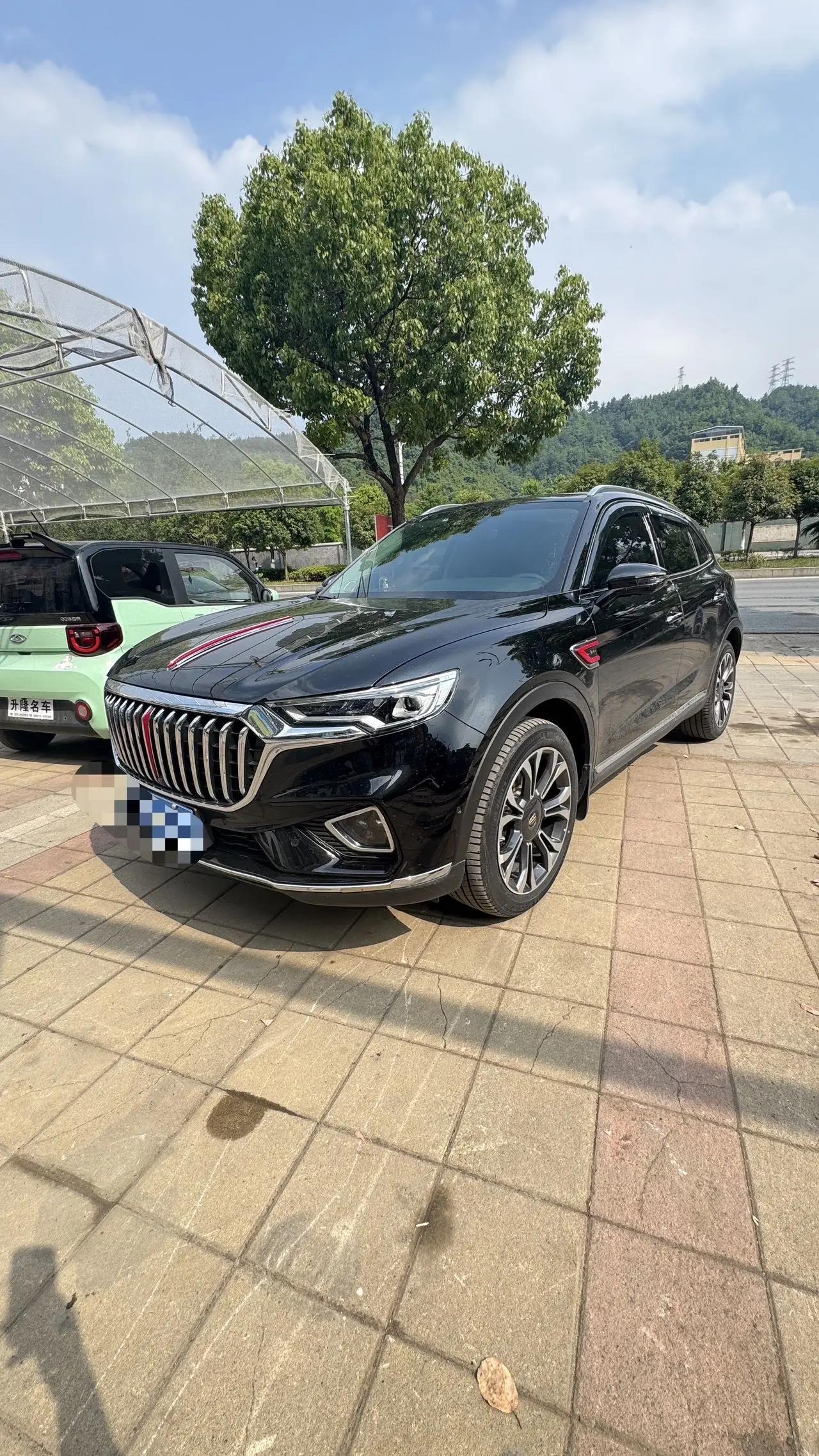 HongQi HS5 2019 2.0T Zhilian Flag Collar Four-wheel Drive Edition