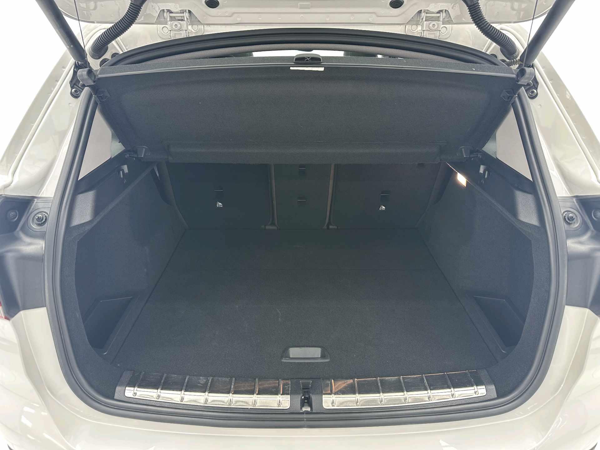 BMW X1 2022 sDrive20Li exclusive type 16