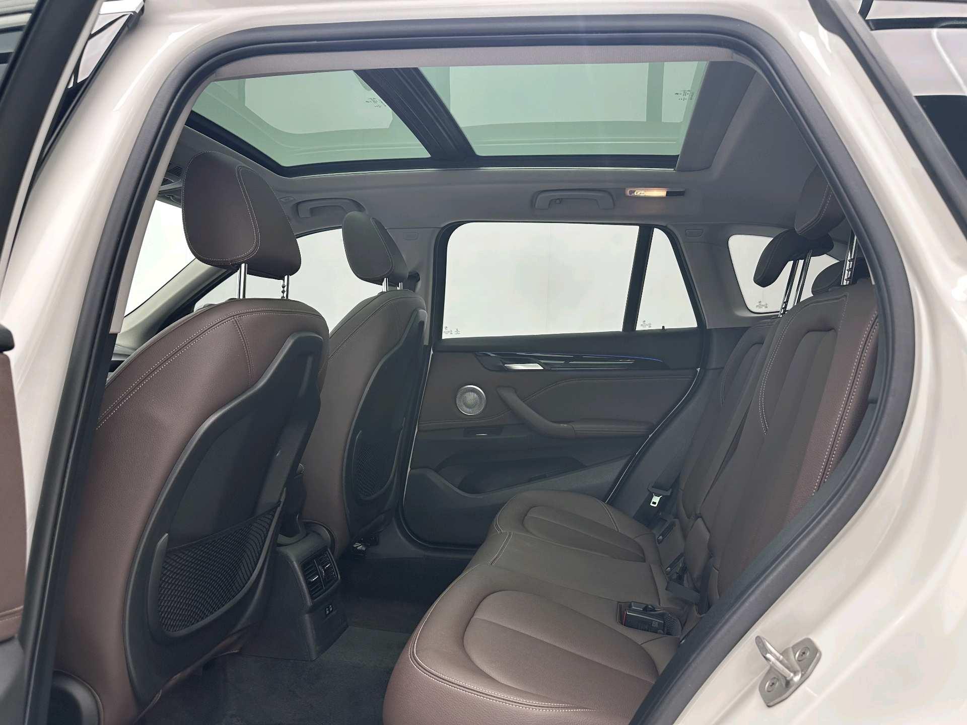 BMW X1 2022 sDrive20Li exclusive type 6