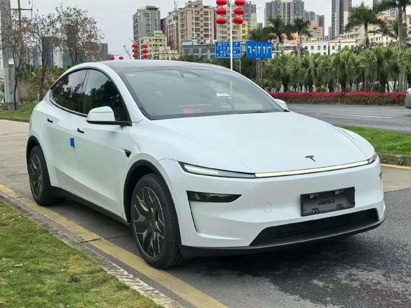 Tesla 2025 Model Y Long Range All-Wheel Drive Automatic 3