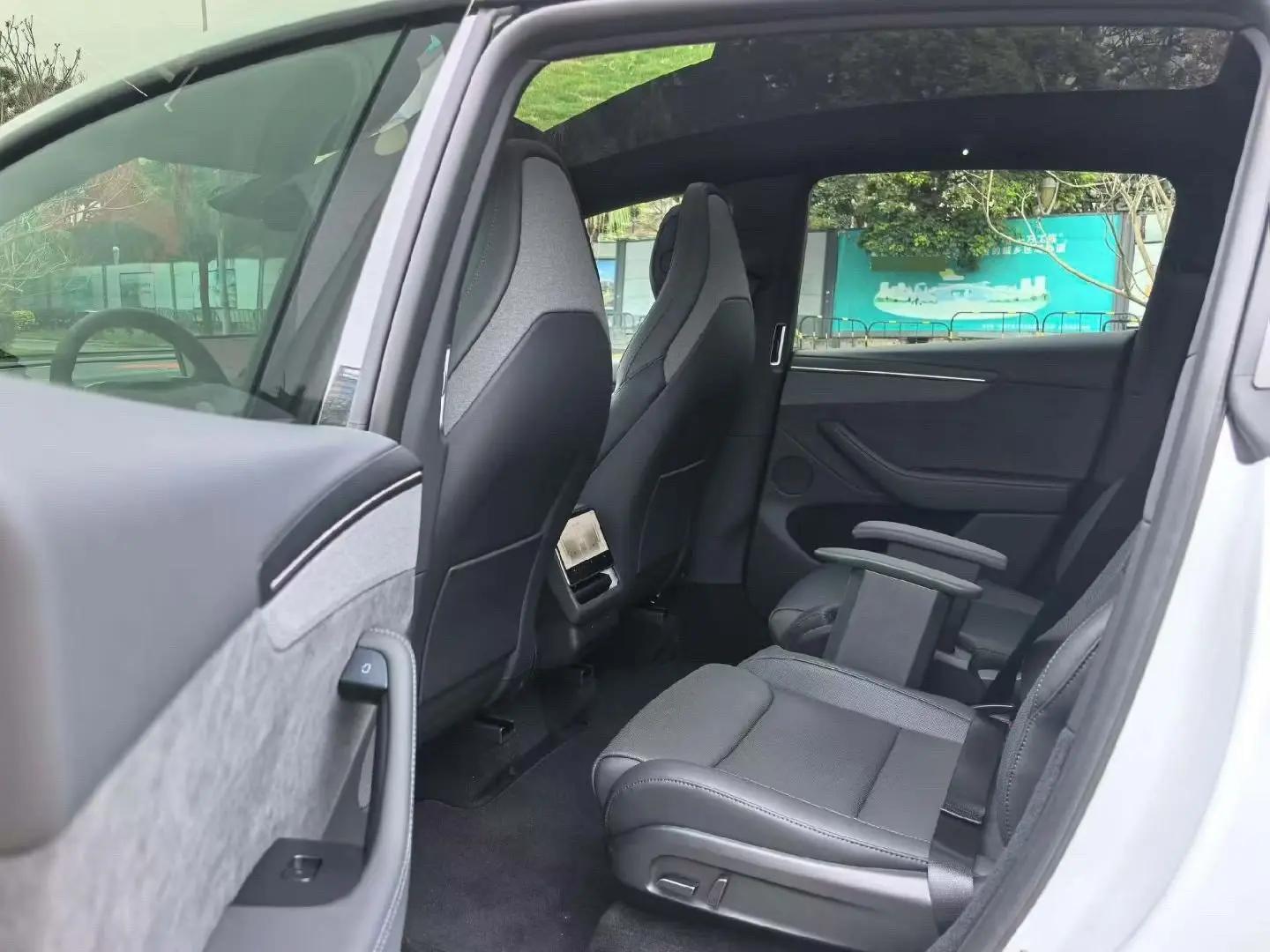 Tesla 2025 Model Y Long Range All-Wheel Drive Automatic 5