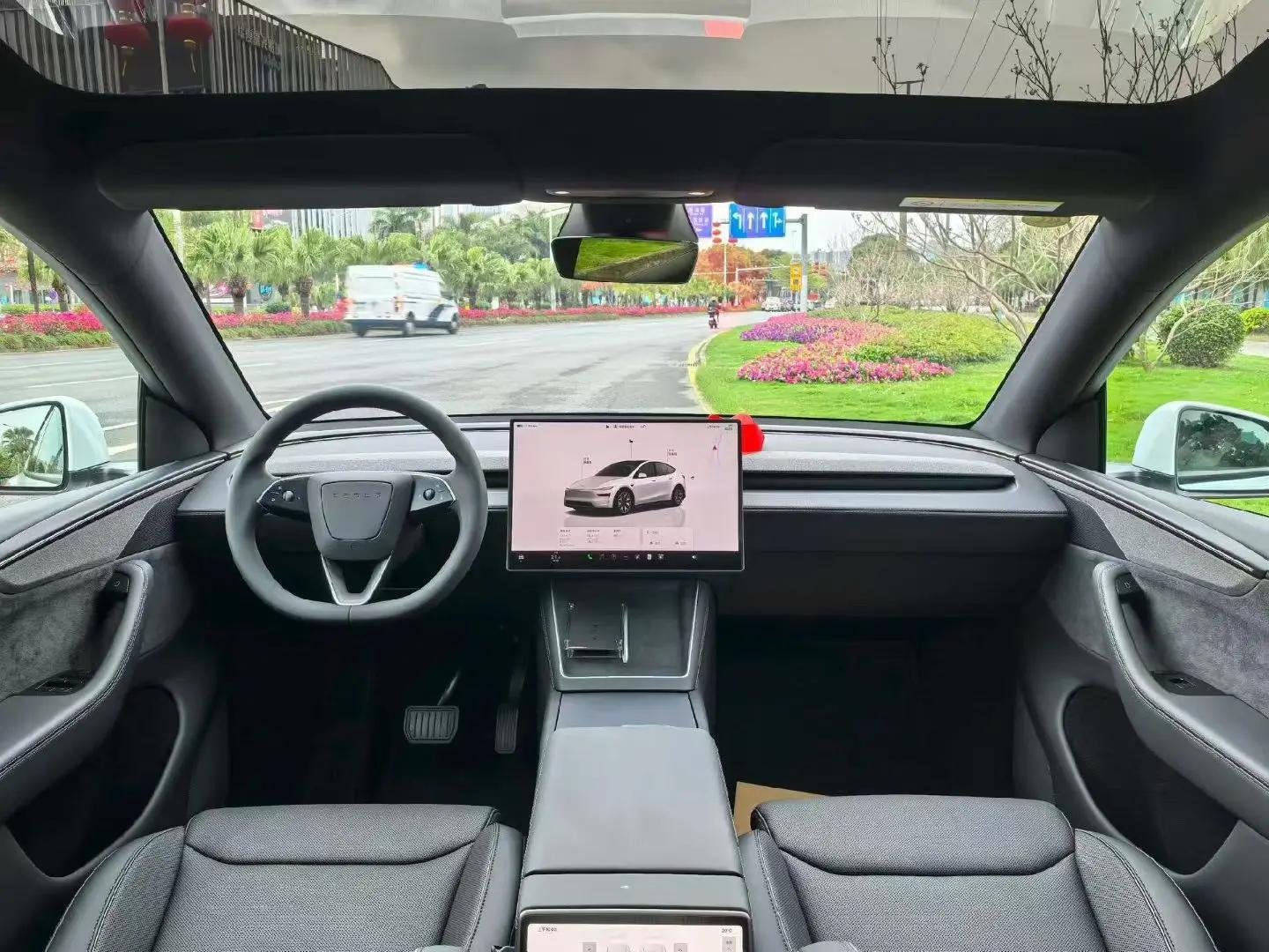 Tesla 2025 Model Y Long Range All-Wheel Drive Automatic 6