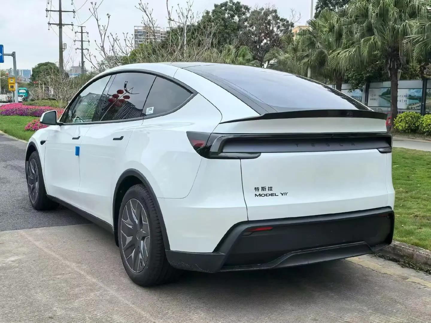 Tesla 2025 Model Y Long Range All-Wheel Drive Automatic 9