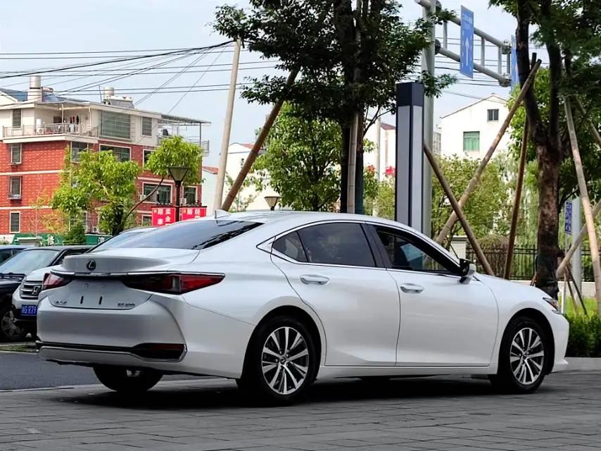 Lexus ES 2022 200 Excellence Edition 5