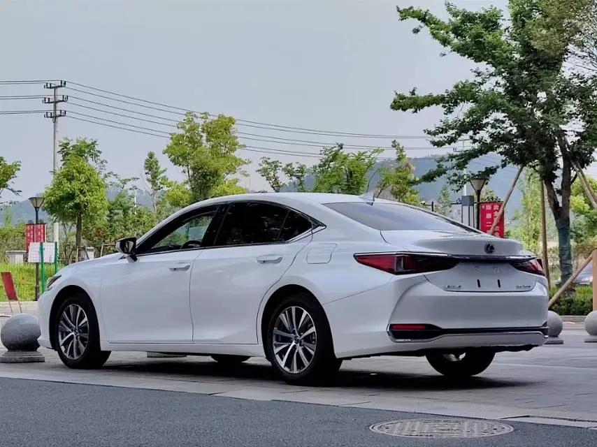 Lexus ES 2022 200 Excellence Edition 6