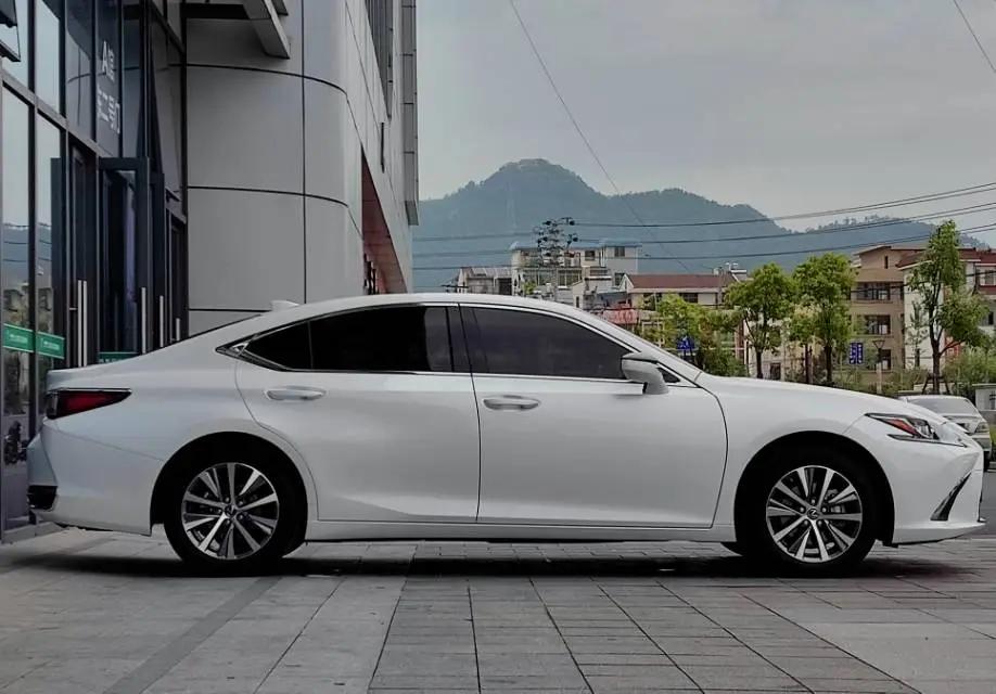 Lexus ES 2022 200 Excellence Edition 7