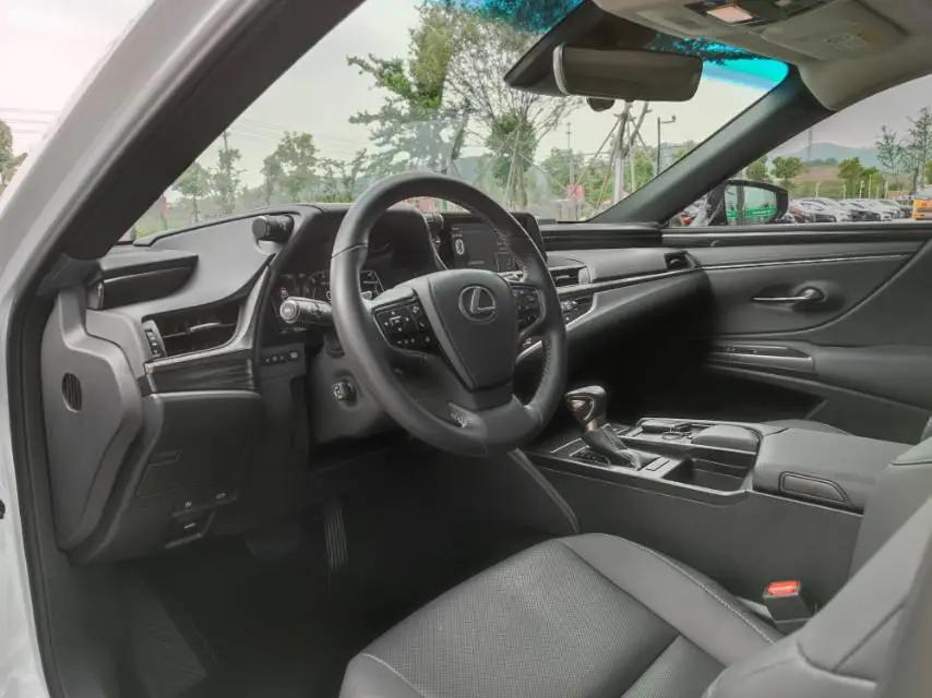 Lexus ES 2022 200 Excellence Edition 9