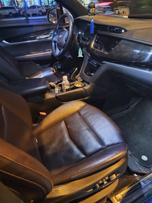 Cadillac 2019 XT6 2.0T 28T Luxury Automatic Gear 3