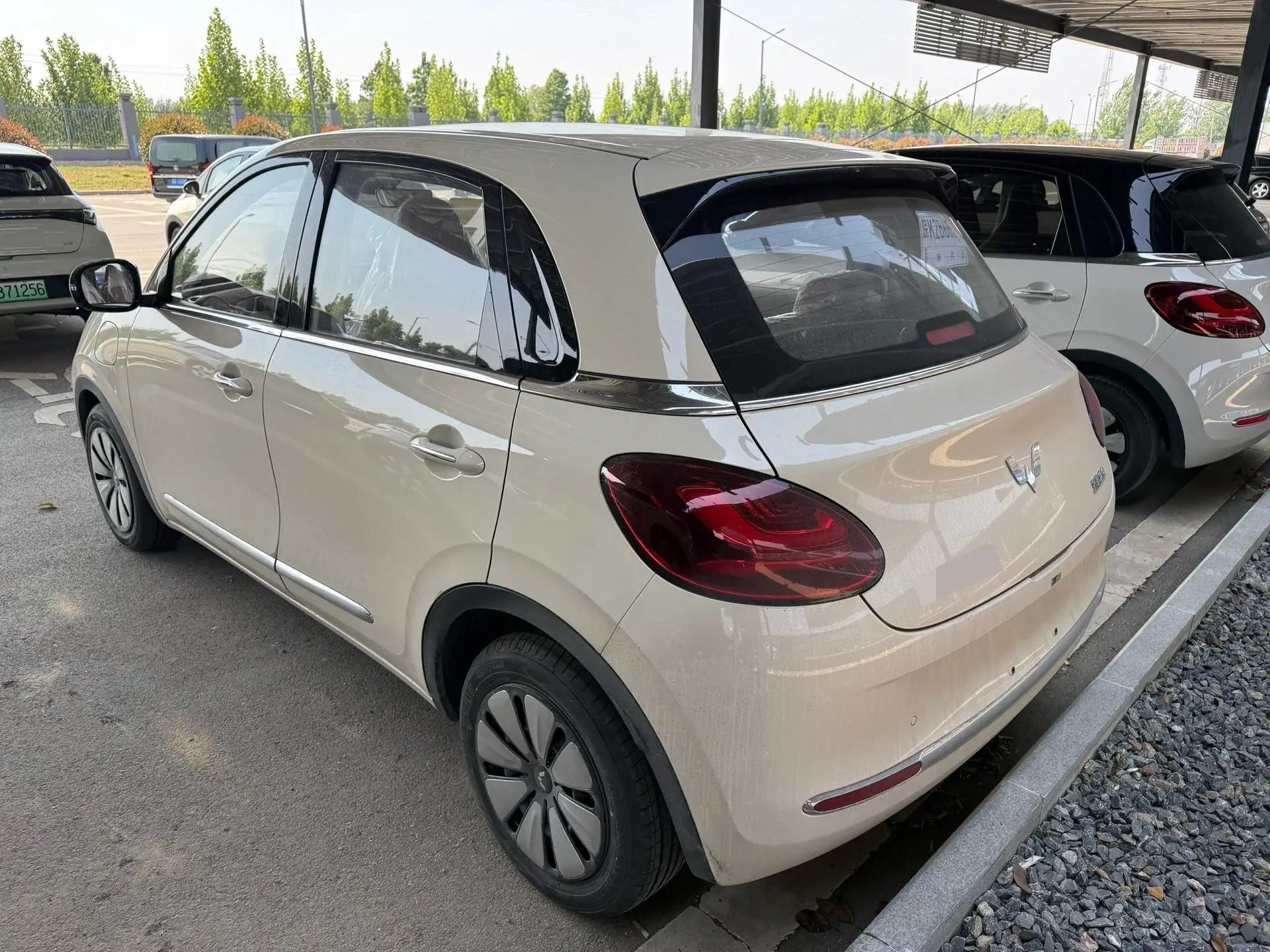 WuLing 2025 Plantronics 410km LingBox Exclusive Automatic Transmission 4