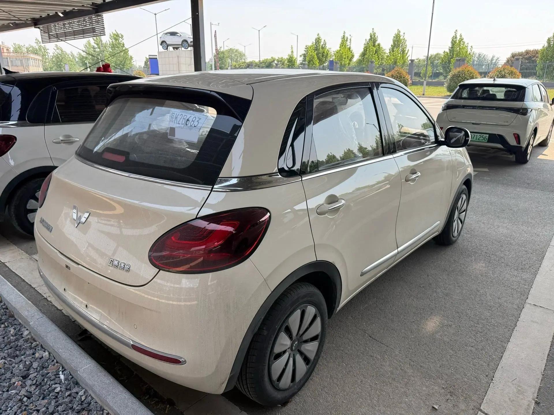 WuLing 2025 Plantronics 410km LingBox Exclusive Automatic Transmission 5