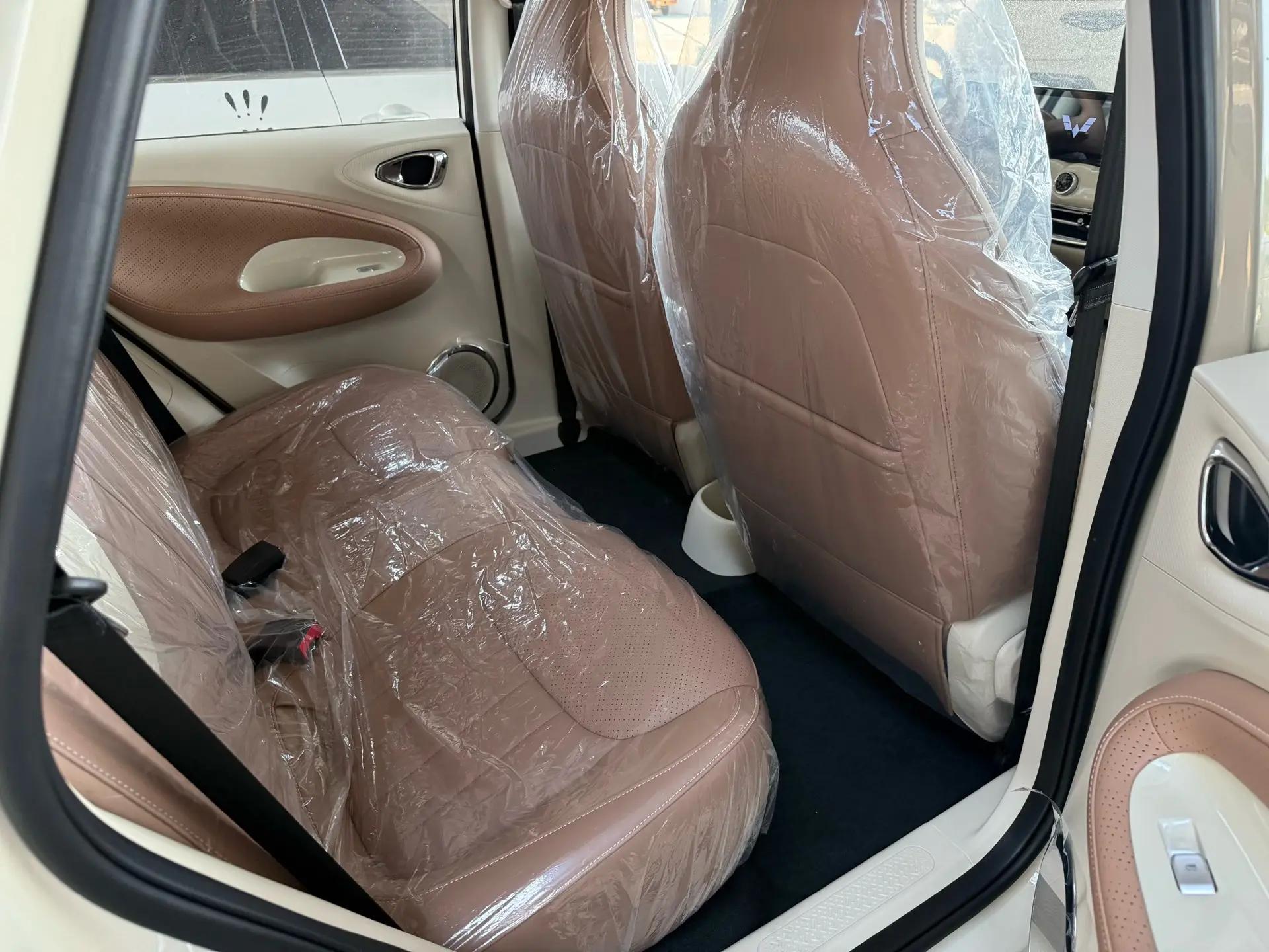 WuLing 2025 Plantronics 410km LingBox Exclusive Automatic Transmission 9
