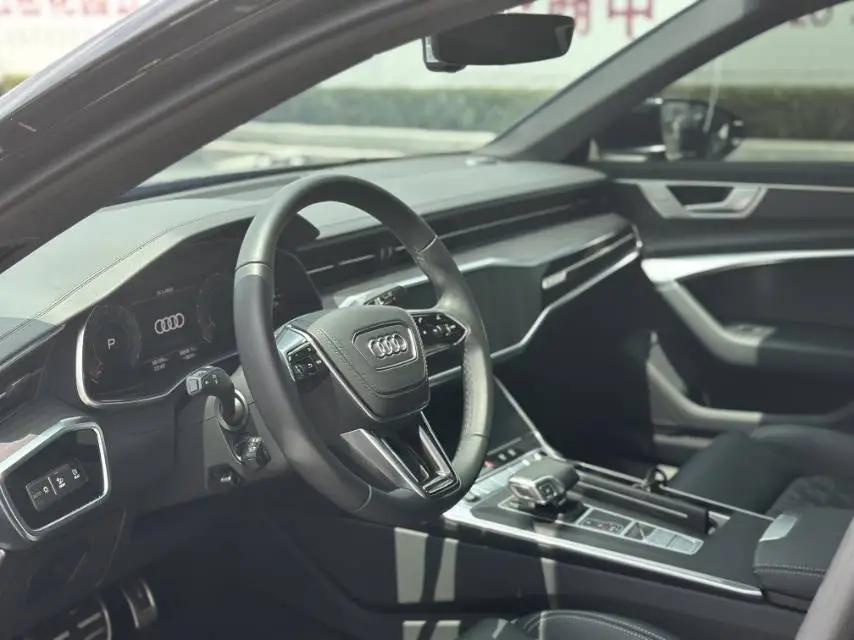 Audi 2025 A6L 2.0TFSI 45TFSI Quattro Prestige Dynamic Edition (facelift) Automatic 2