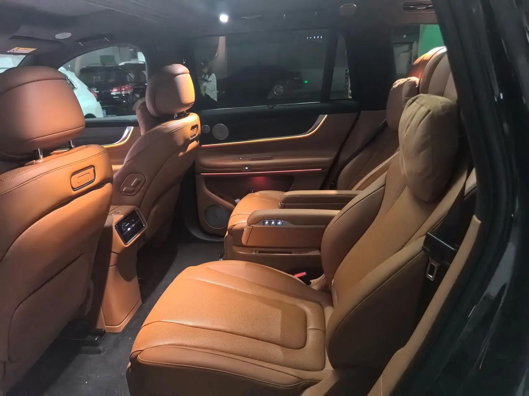 AITO 2025 Model AITO M9 Range-Extended Ultra Version 52kWh 6-Seater Automatic 3