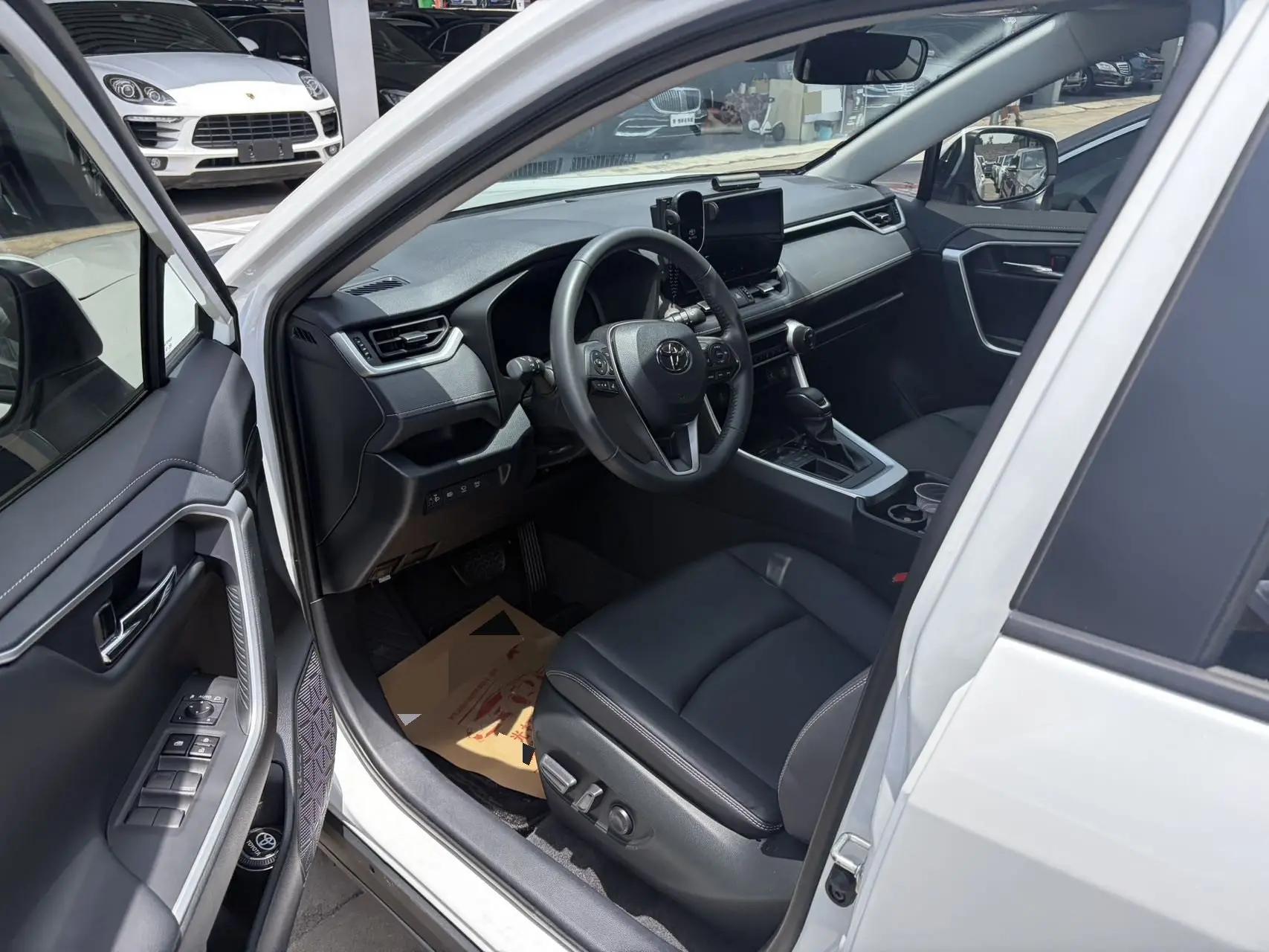 Toyota 2023 RAV4 Rongbo 2.0 Stepless Two-Drive Fashion Plus Edition Automatic Gear 2