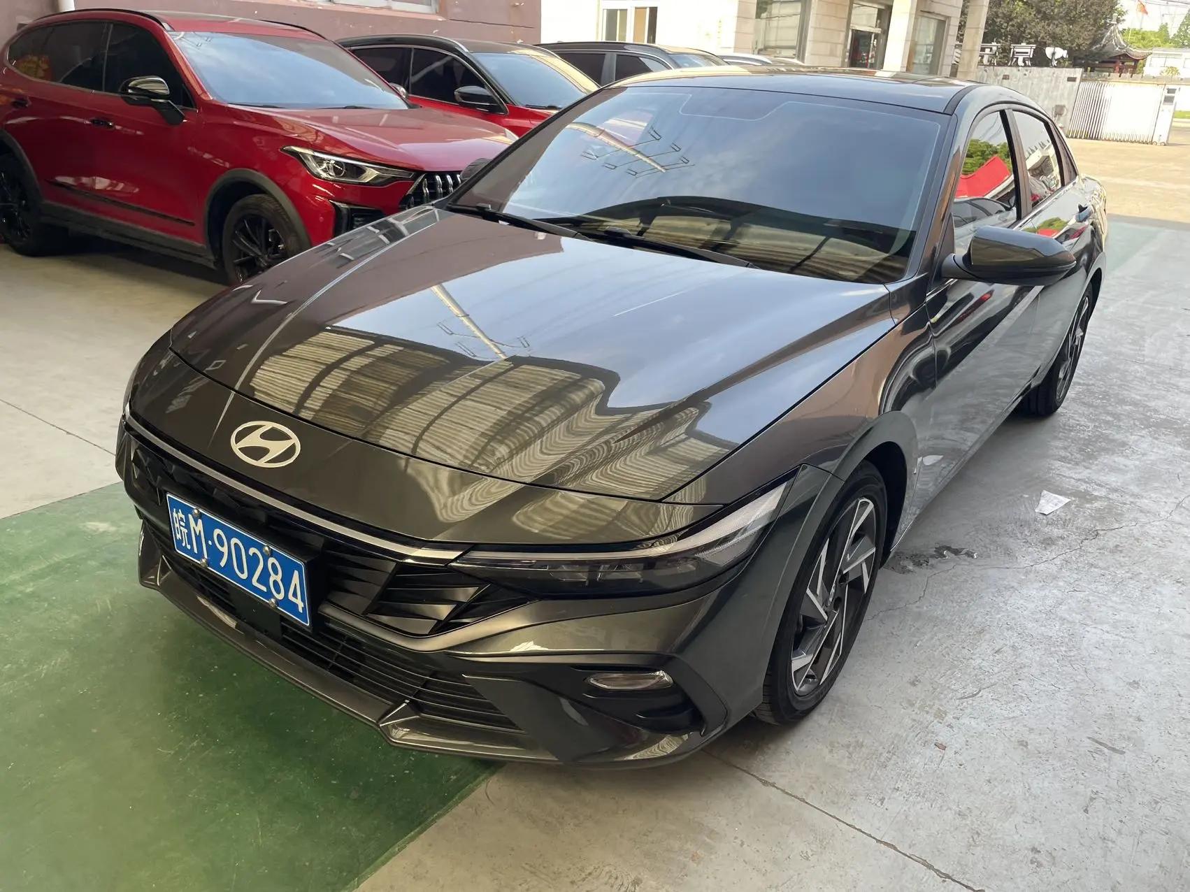 Elantra 2023 1.5L CVT LUX Premium Edition