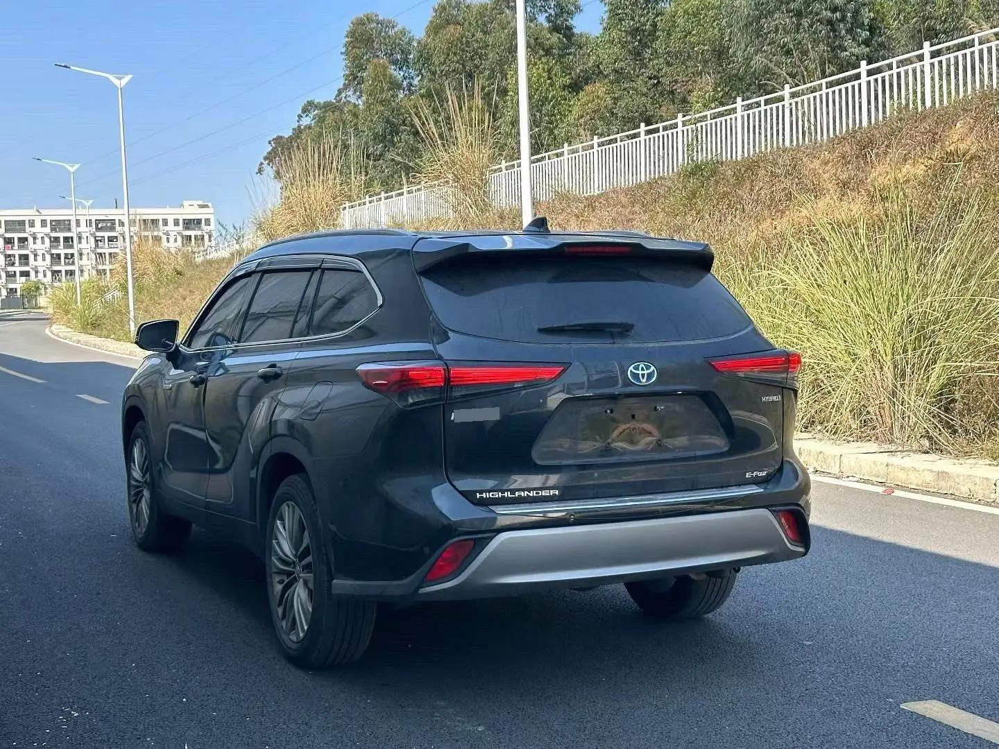 Toyota 2023 Highlander Dual Engine 2.5 CVT Intelligent Electric Hybrid Four-Wheel Drive Prestige 7-Seater Automatic 3