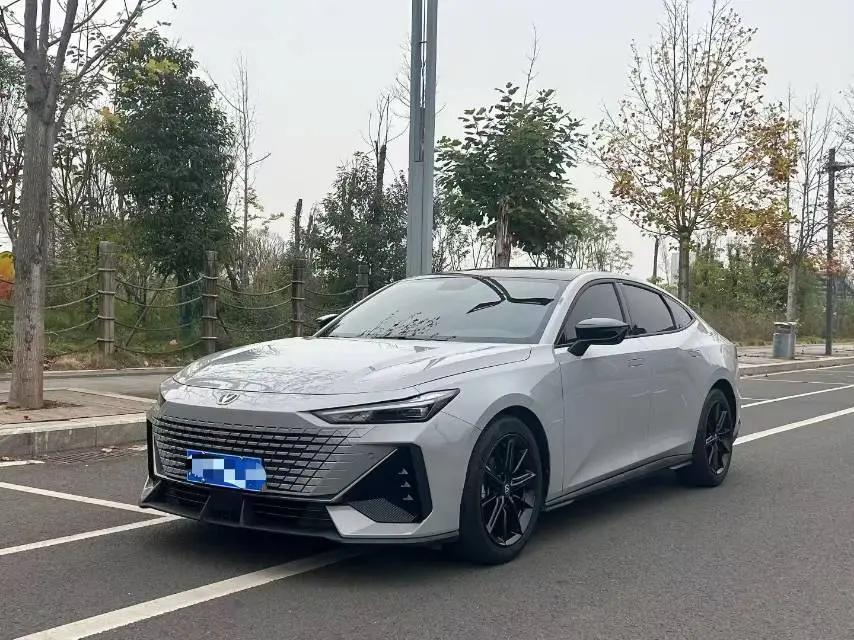 ChangAn 2023 UNI-V 1.5T Prestige Automatic
