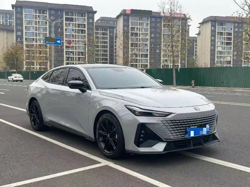 ChangAn 2023 UNI-V 1.5T Prestige Automatic 3