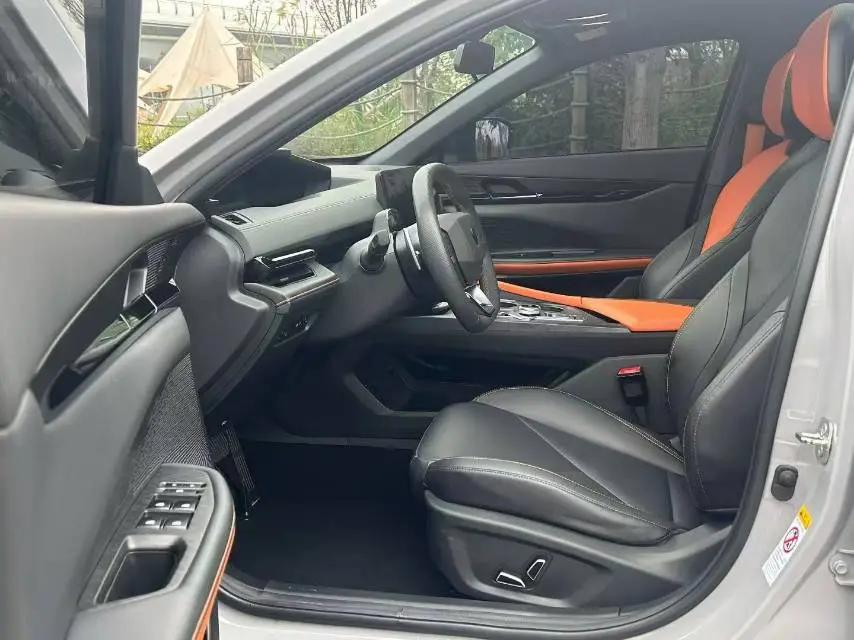 ChangAn 2023 UNI-V 1.5T Prestige Automatic 4