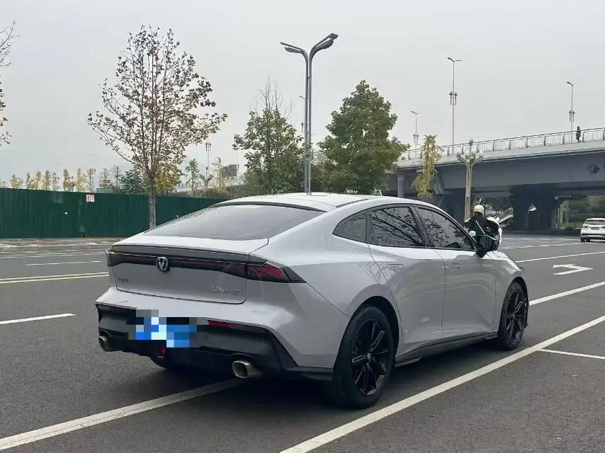 ChangAn 2023 UNI-V 1.5T Prestige Automatic 8