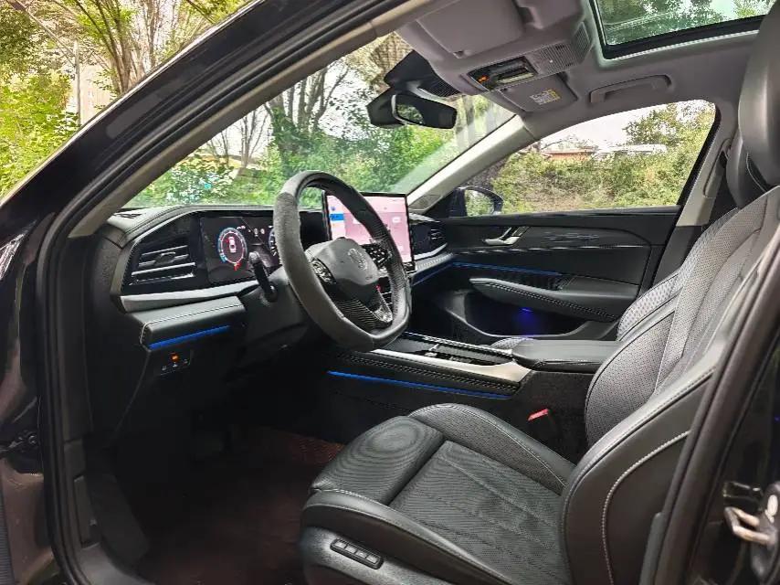 Volkswagen 2025 Passat Pro 2.0TSI 380TSI Star Dragon Edition Automatic Gear 4