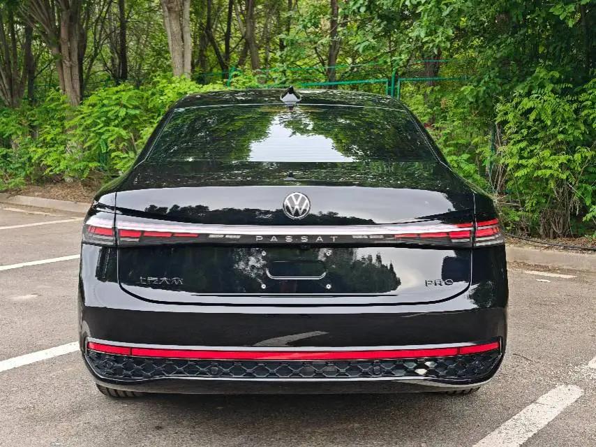 Volkswagen 2025 Passat Pro 2.0TSI 380TSI Star Dragon Edition Automatic Gear 8