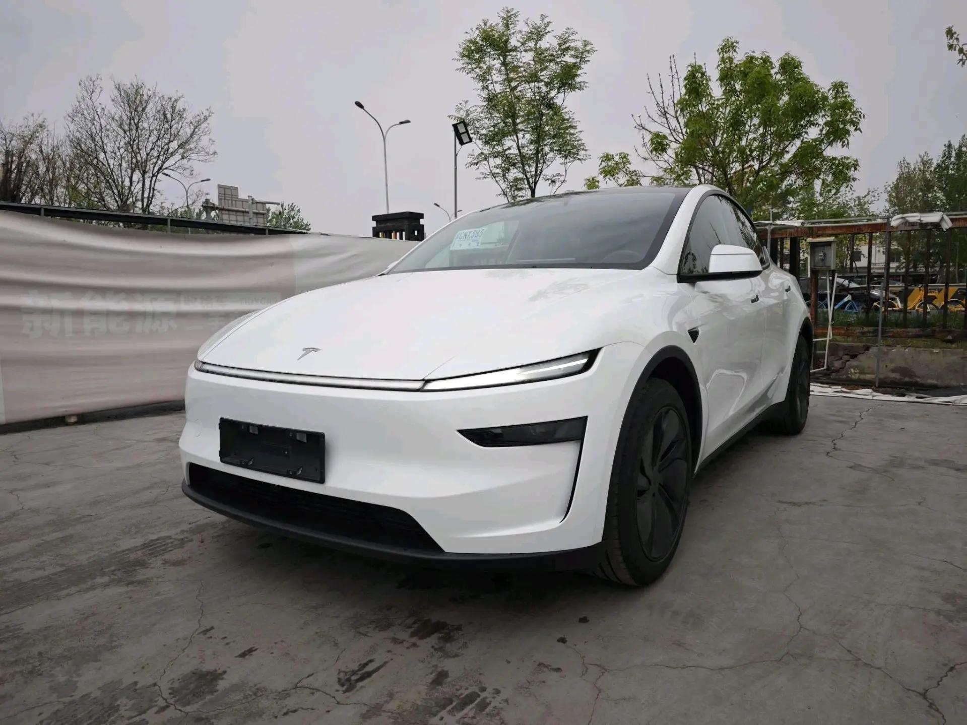 Tesla 2025 Model Y Rear-Wheel Drive Automatic
