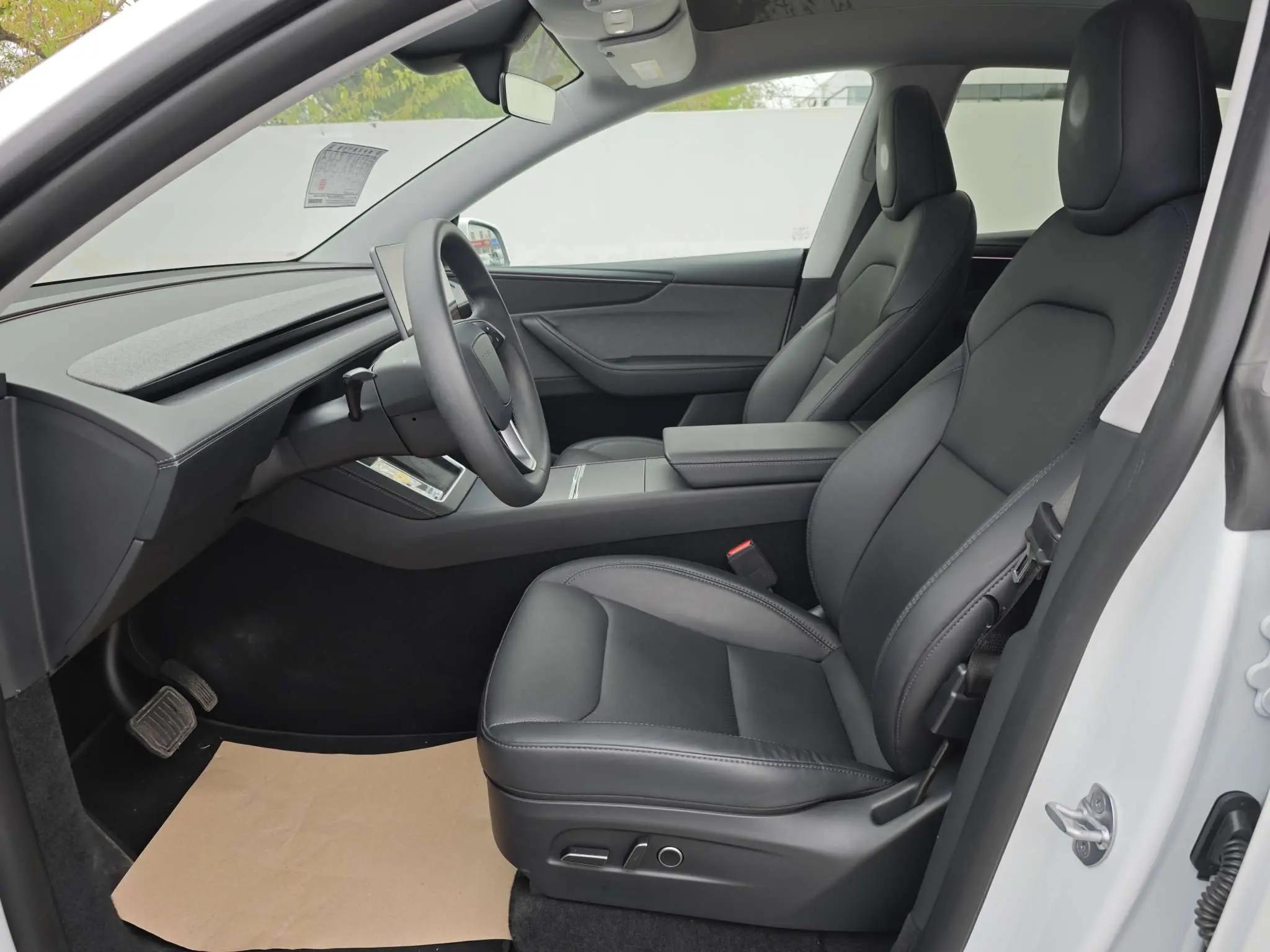 Tesla 2025 Model Y Rear-Wheel Drive Automatic 4