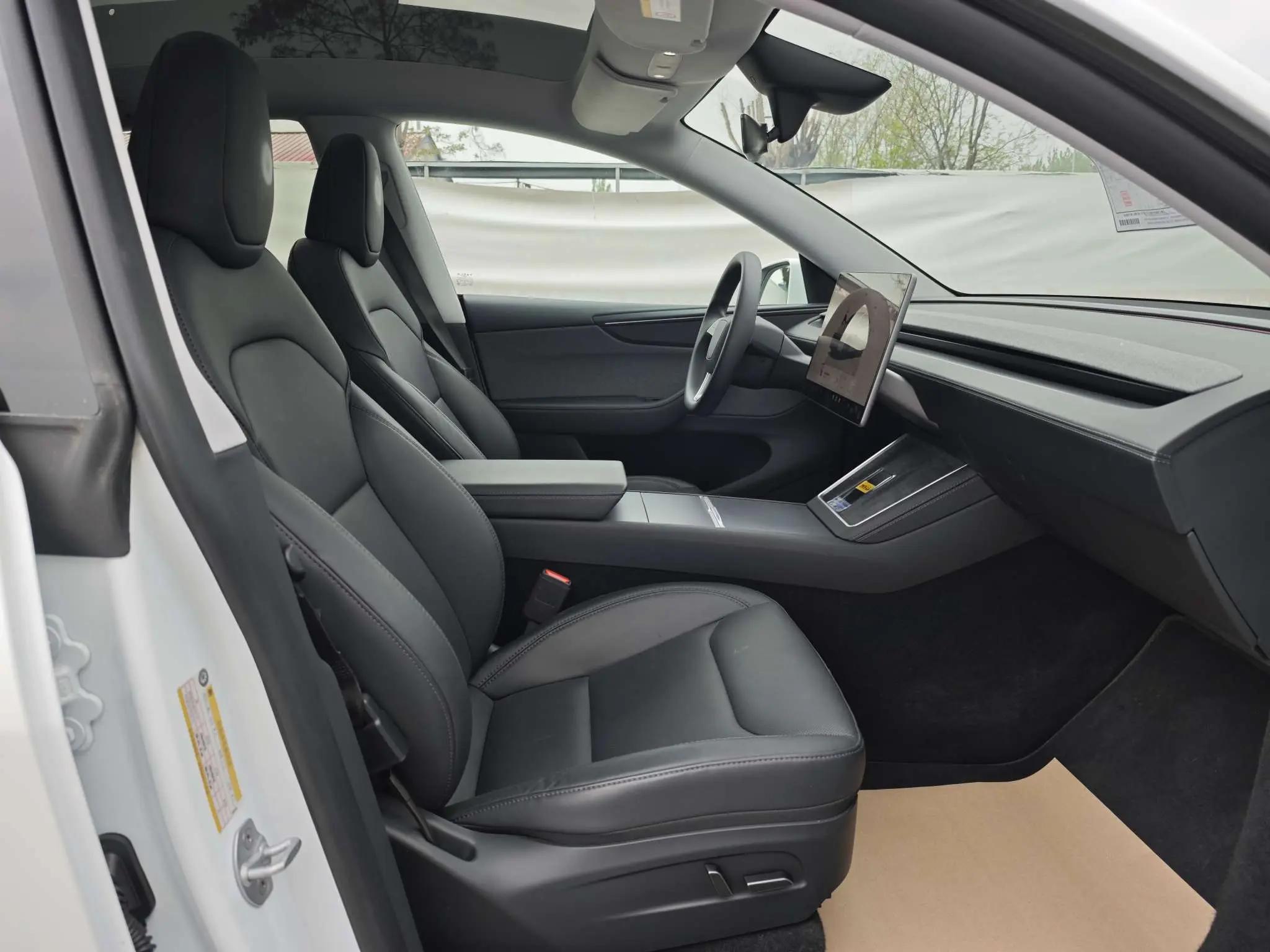 Tesla 2025 Model Y Rear-Wheel Drive Automatic 5