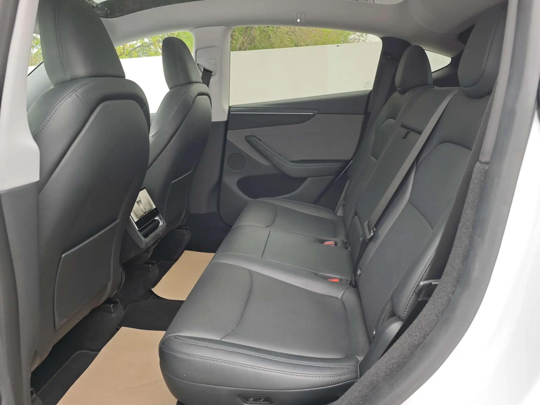 Tesla 2025 Model Y Rear-Wheel Drive Automatic 6