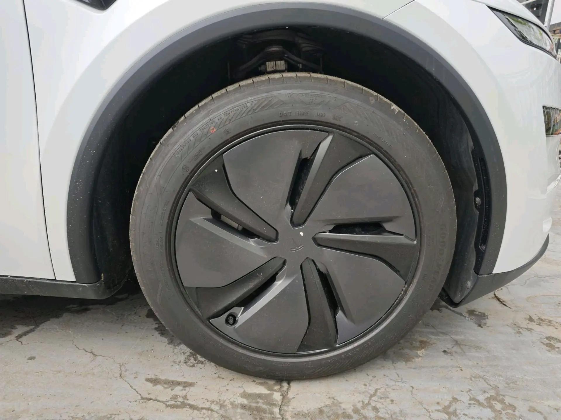 Tesla 2025 Model Y Rear-Wheel Drive Automatic 9