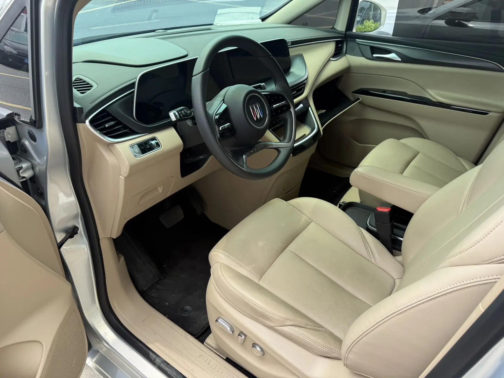 Buick 2025 GL8 Land Business Cabin 2.0T Enjoyment Version Automatic 4